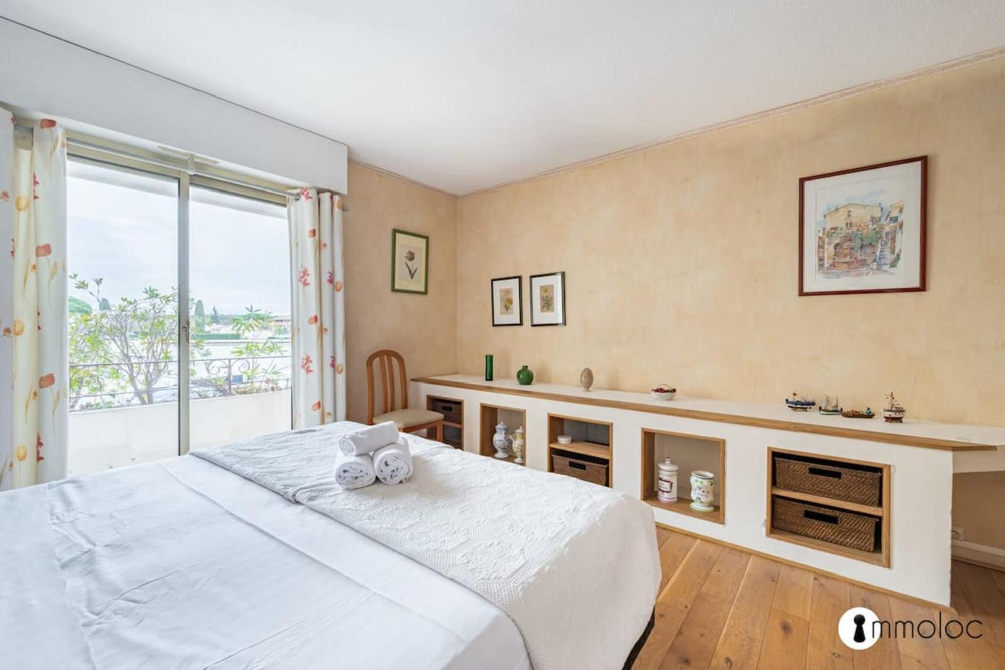 Spacious Apartment With Pool Located In The Marina Of Mandelieu Exterior foto