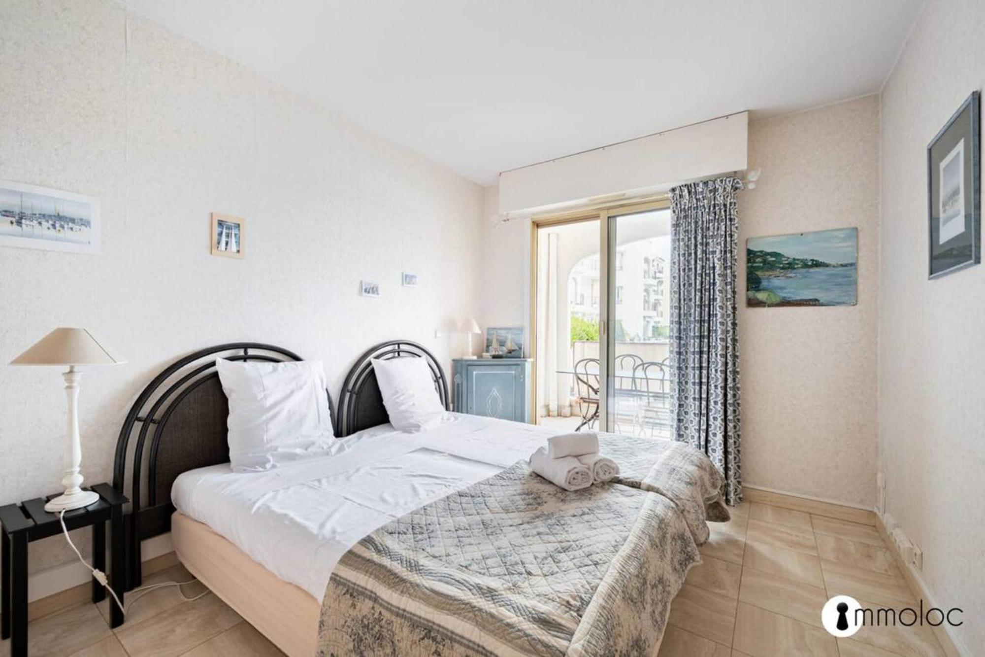 Spacious Apartment With Pool Located In The Marina Of Mandelieu Exterior foto