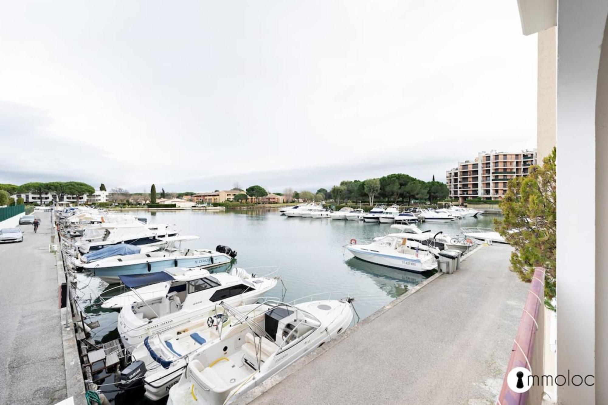 Spacious Apartment With Pool Located In The Marina Of Mandelieu Exterior foto